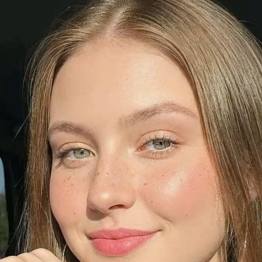 Scarlett  Barrett