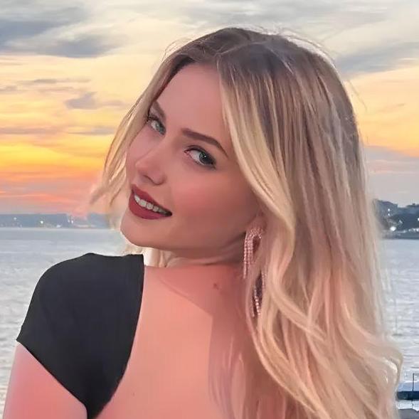 Scarlett  Hill