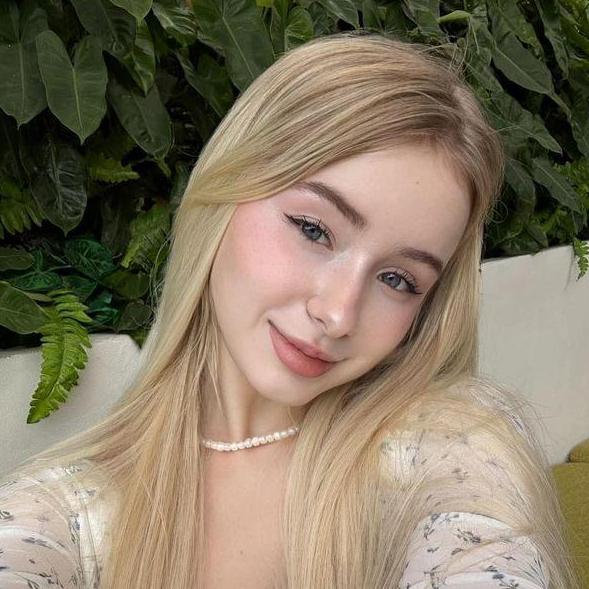 Hailey  Davidson