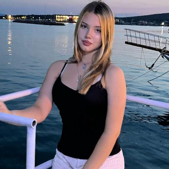 Avianna  Lee