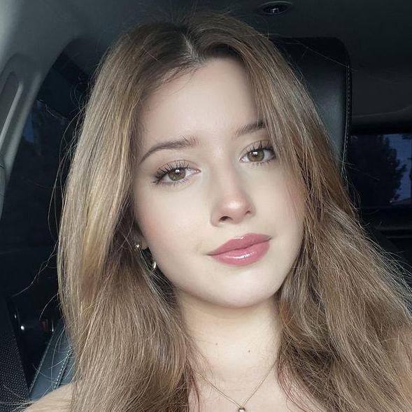 Elle  Fuller