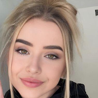 Chloe  Thompson