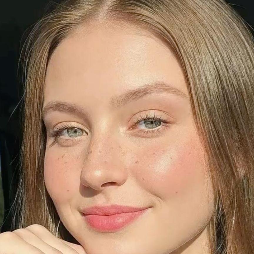 Bella   Bates