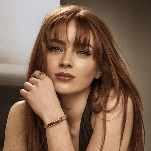NINA GOMS